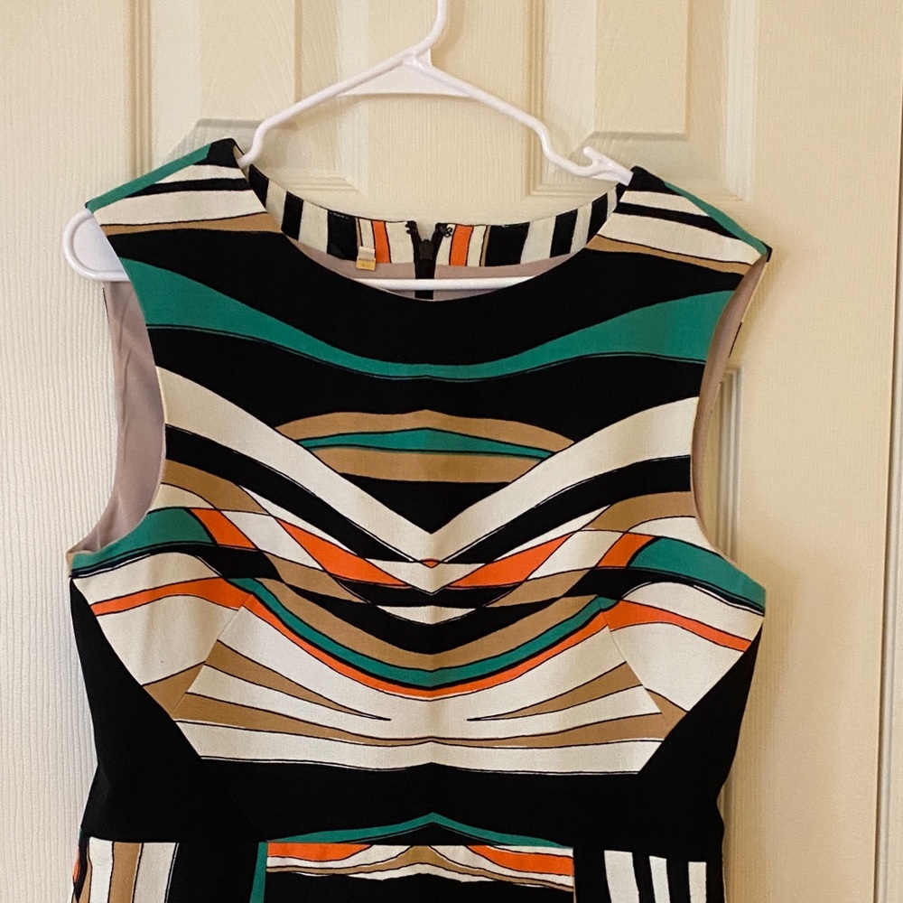 Chic Geometric Pattern Mini Dress - Picture 4 of 4